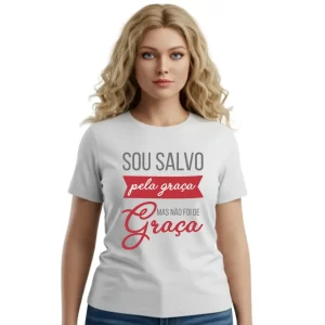 Camiseta branca salvo pela graça